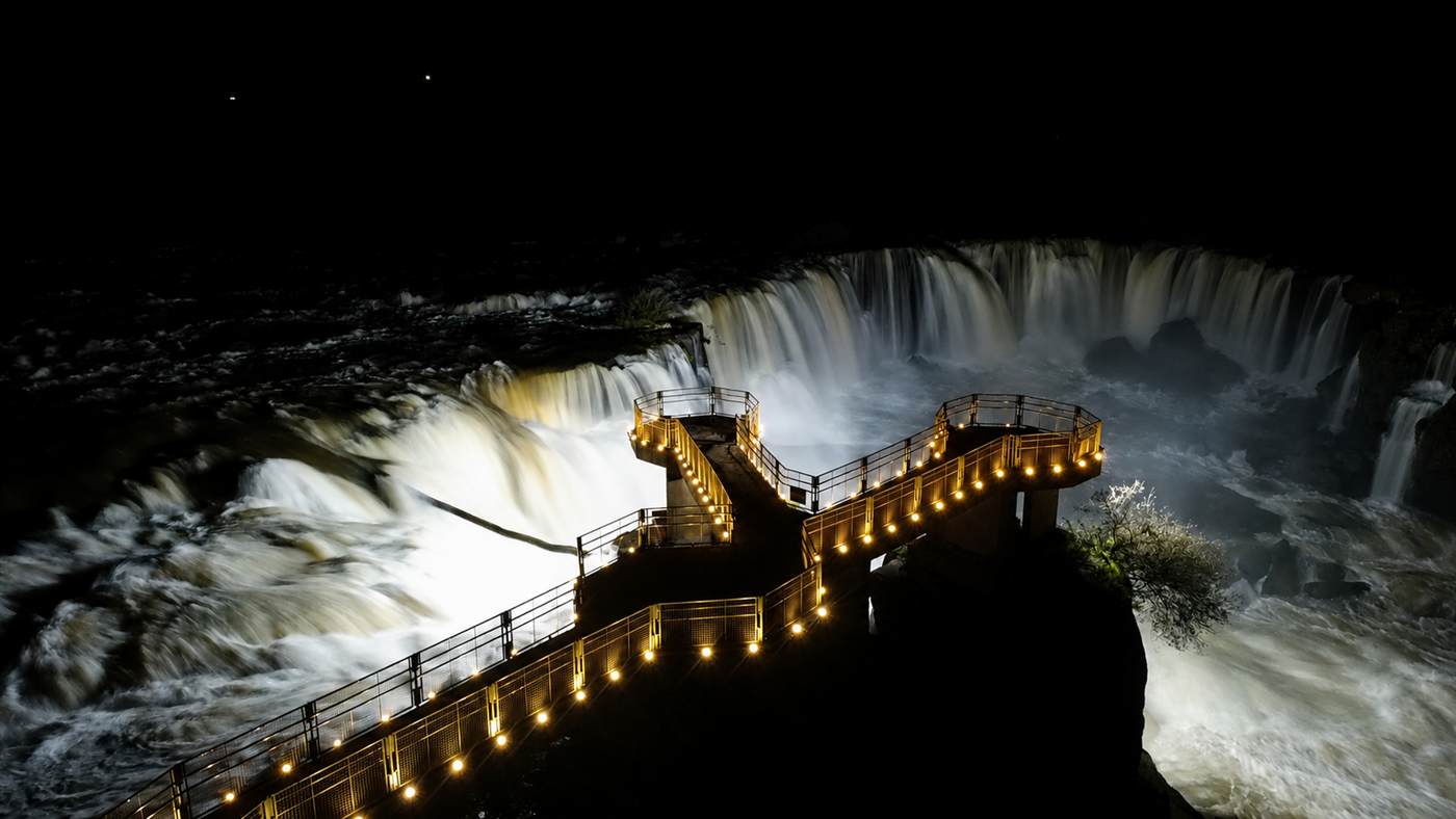 Cataratas de Quilombo à noite