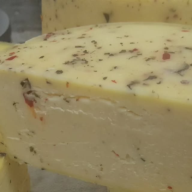 Queijo artesanal temperado Nono Pedro