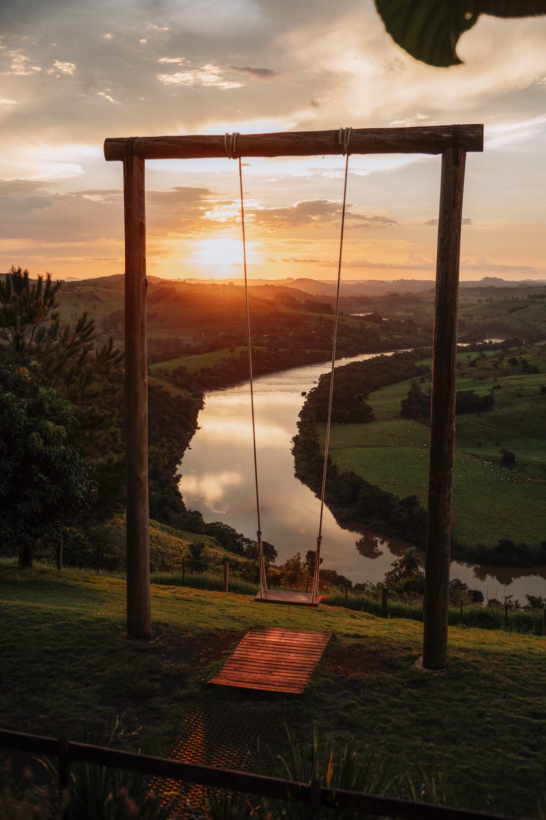 Balanço da Volta do Dedo com o rio ao pôr do sol